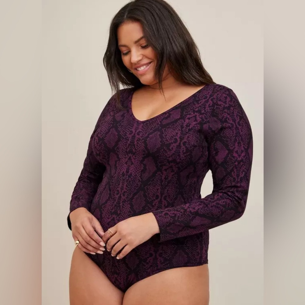 Torrid Dark Purple Snakeskin Double V-neck Bodysuit size 2X